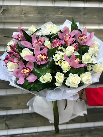 Букет цветов из: Розы и Хризантемы в Бужаниново