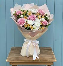 Букет цветов из:  Гвоздики, Орхидеи и Розы в Бужаниново