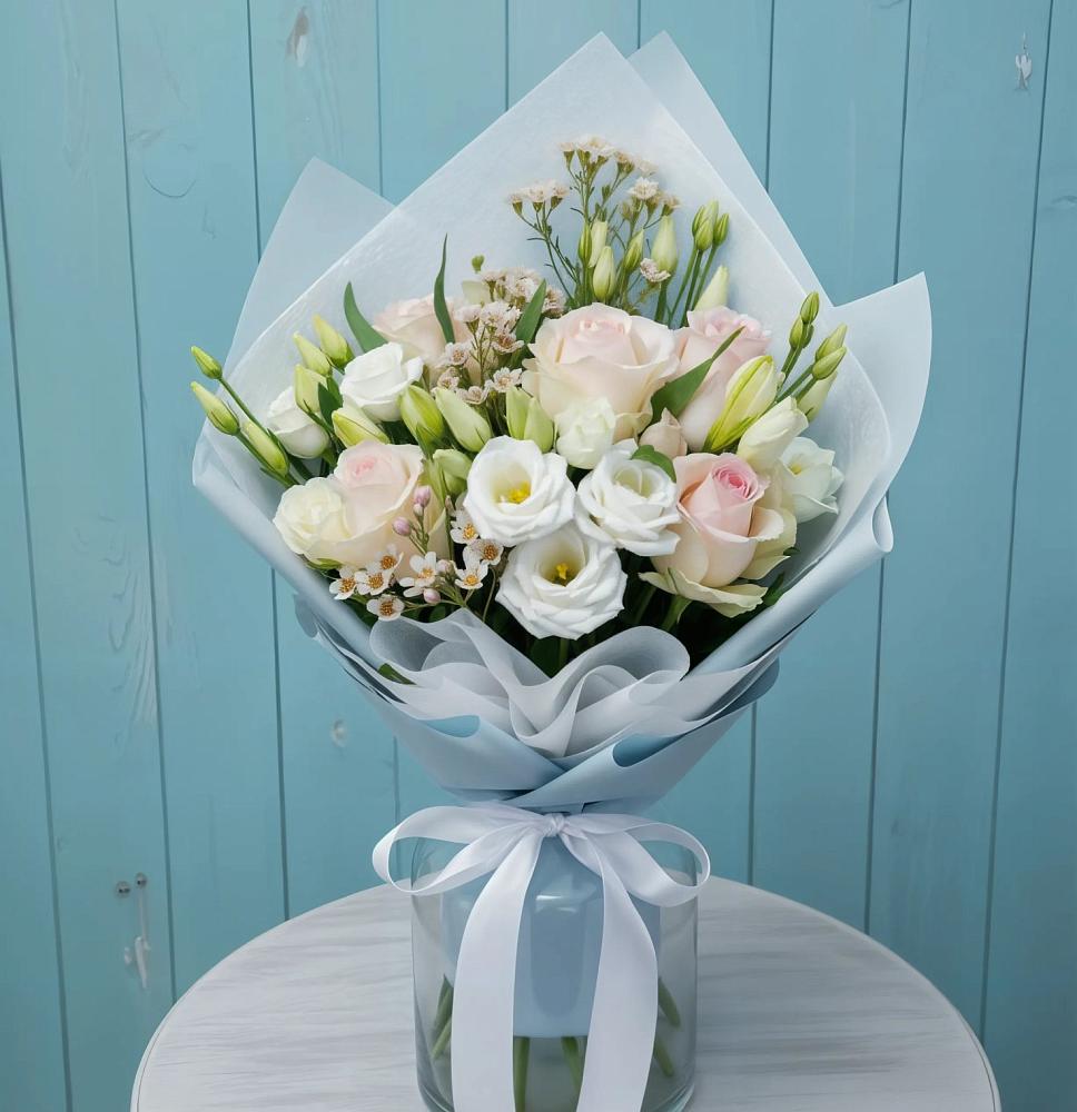 Букет цветов из: Розы и Лизиантусы в Бужаниново