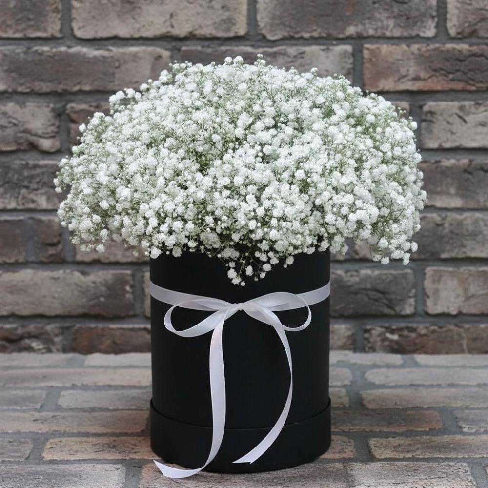 Цветочная композиция из Гипсофила в шляпной коробке в Бужаниново