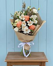Букет цветов из:  Альстромерии, Лизиантусы, Розы и Хризантемы в Бужаниново