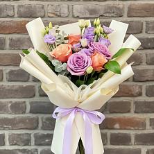 Букет цветов из:  Лизиантусы и Розы в Бужаниново