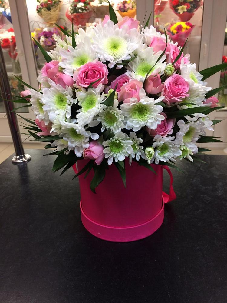 Цветочная композиция из Розы и Хризантемы в шляпной коробке в Бужаниново