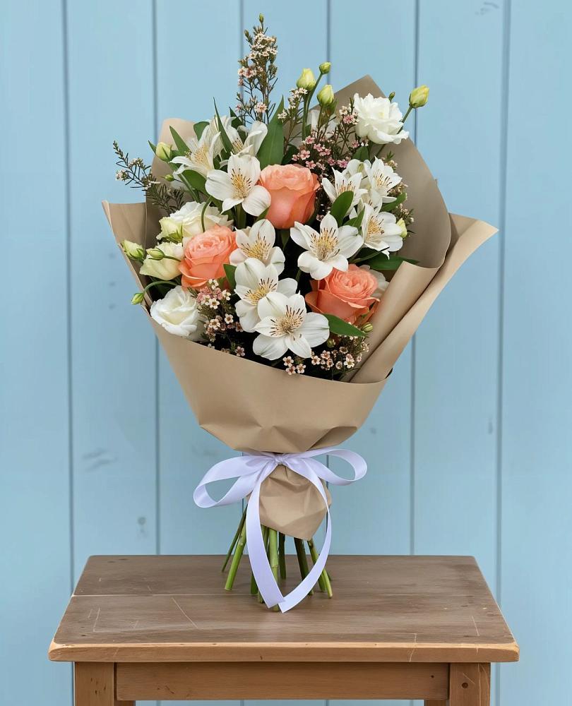 Букет цветов из: Альстромерии, Лизиантусы, Розы и Хризантемы в Бужаниново